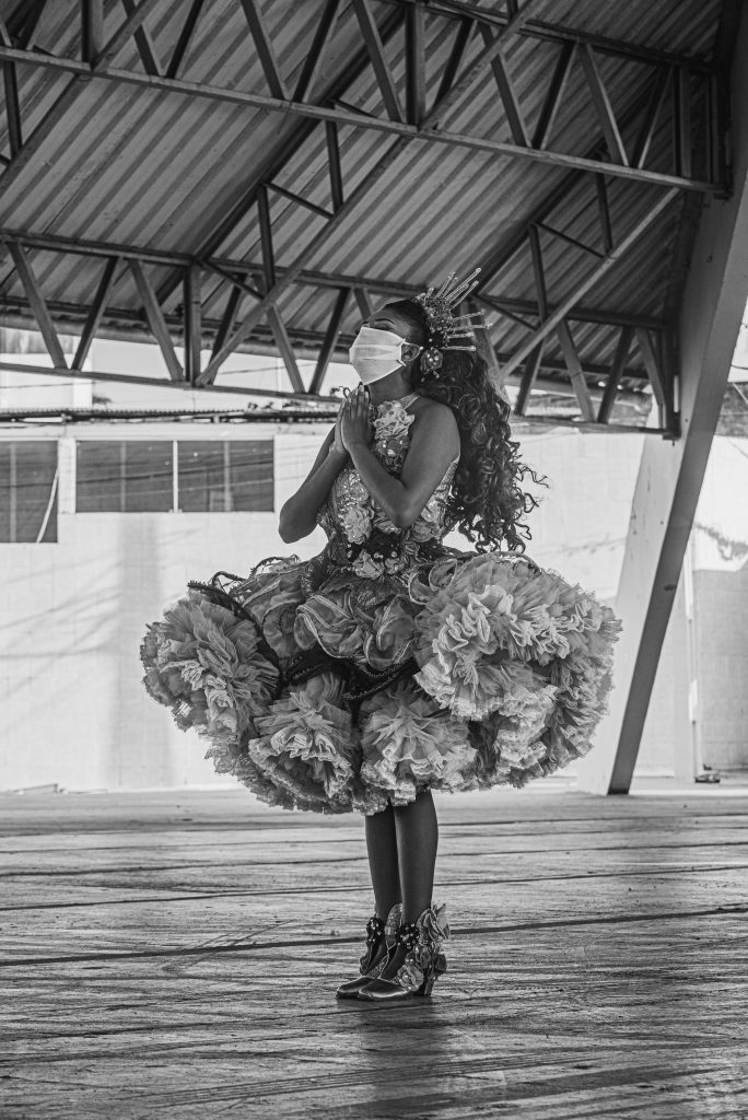 Luto sempre o ano inteirinho
Para brincar meu São João
Agora estamos de luto
Com toda essa confusão